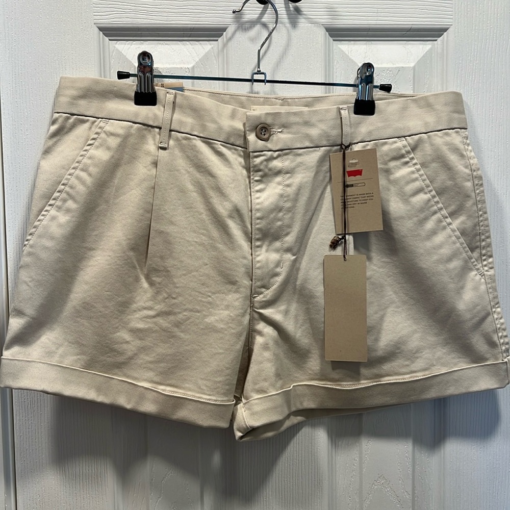 NWT Levi’s Women’s Chino Shorts size 31
